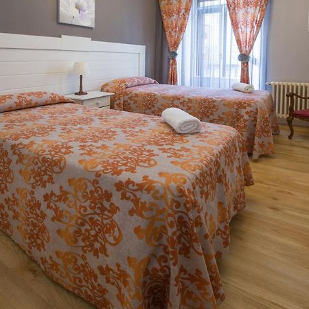 Apartamentos Turisticos Avila La Catedral Eksteriør billede