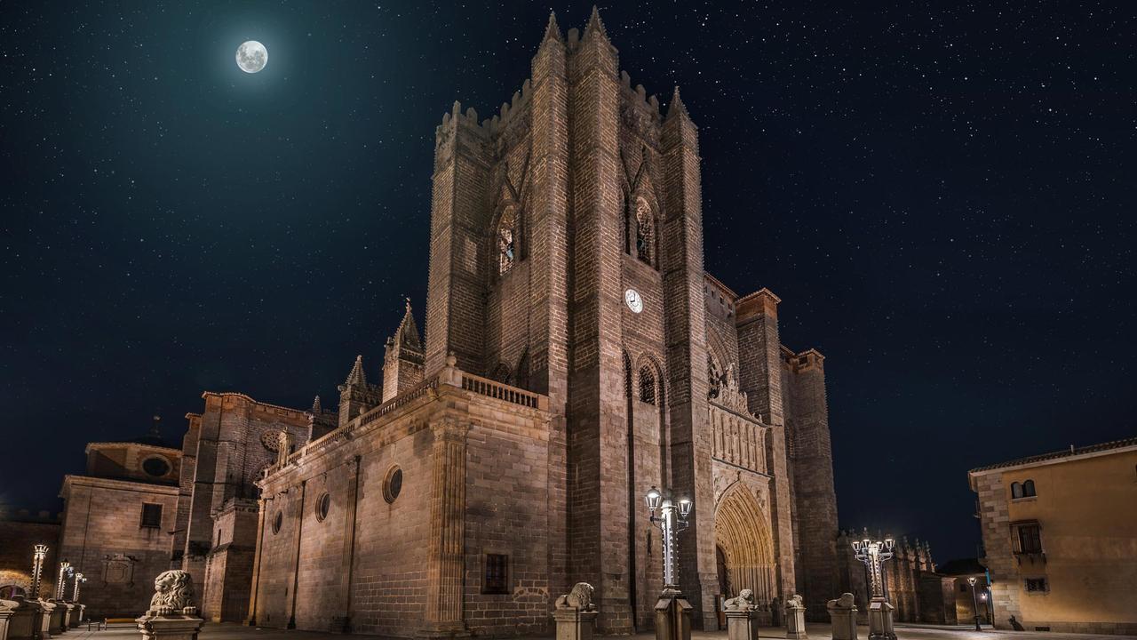 Apartamentos Turisticos Avila La Catedral Eksteriør billede
