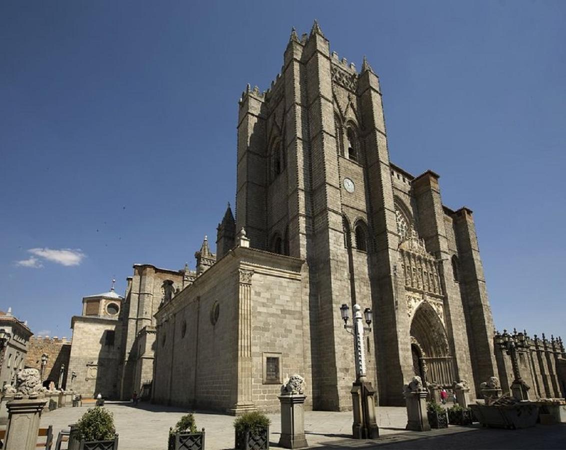 Apartamentos Turisticos Avila La Catedral Eksteriør billede