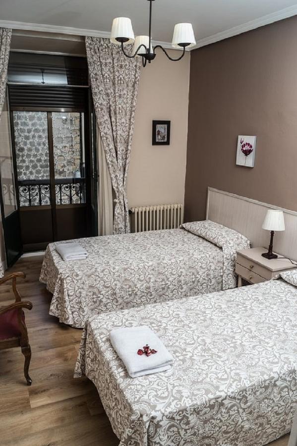 Apartamentos Turisticos Avila La Catedral Eksteriør billede