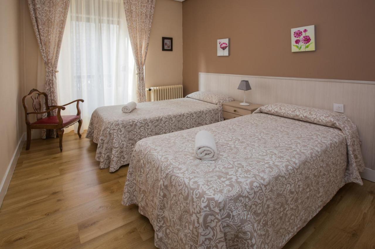 Apartamentos Turisticos Avila La Catedral Eksteriør billede