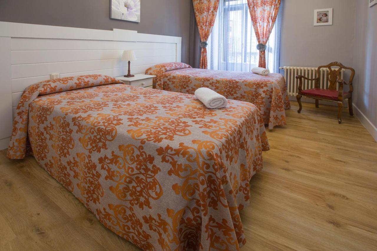 Apartamentos Turisticos Avila La Catedral Eksteriør billede