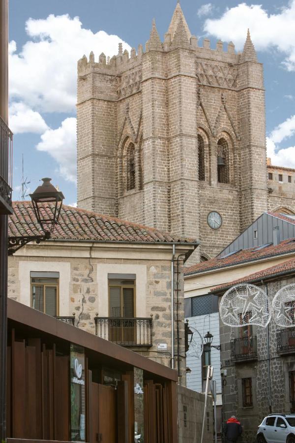 Apartamentos Turisticos Avila La Catedral Eksteriør billede