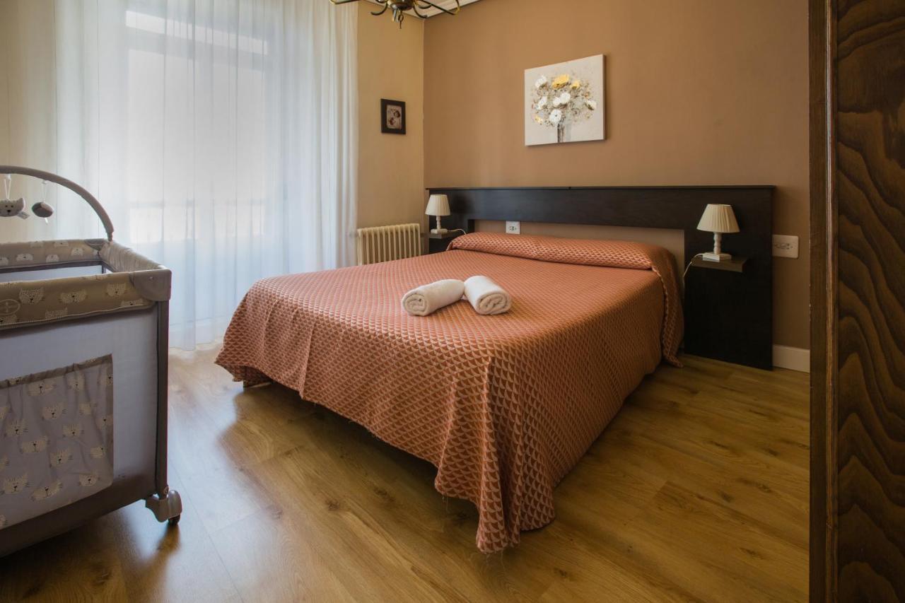 Apartamentos Turisticos Avila La Catedral Eksteriør billede