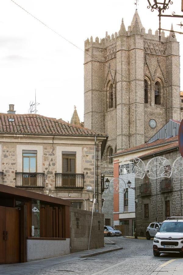 Apartamentos Turisticos Avila La Catedral Eksteriør billede